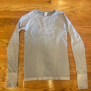 Long sleeve gray ivivva workout shirt